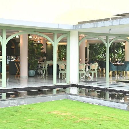 Nambiar Club Bellezea Hotel Kammasandra Exterior foto