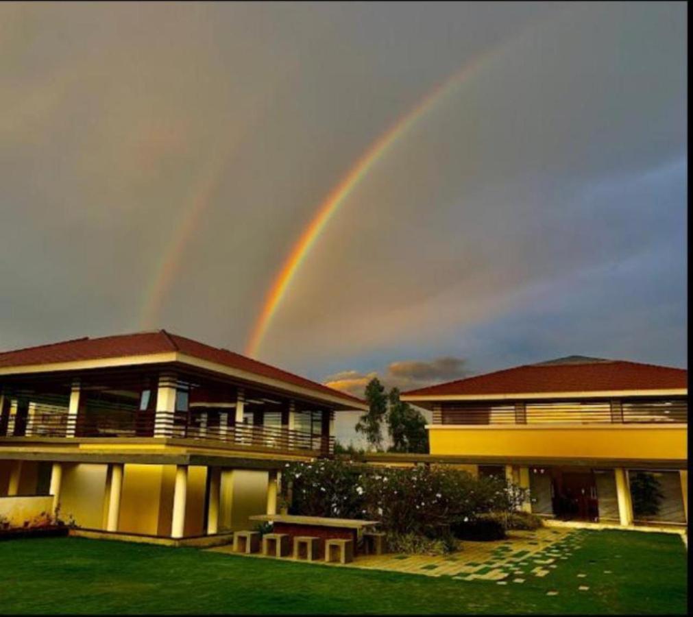 Nambiar Club Bellezea Hotel Kammasandra Exterior foto