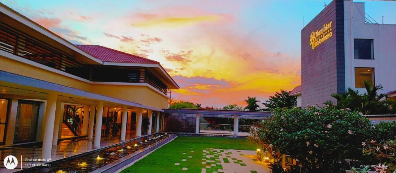 Nambiar Club Bellezea Hotel Kammasandra Exterior foto